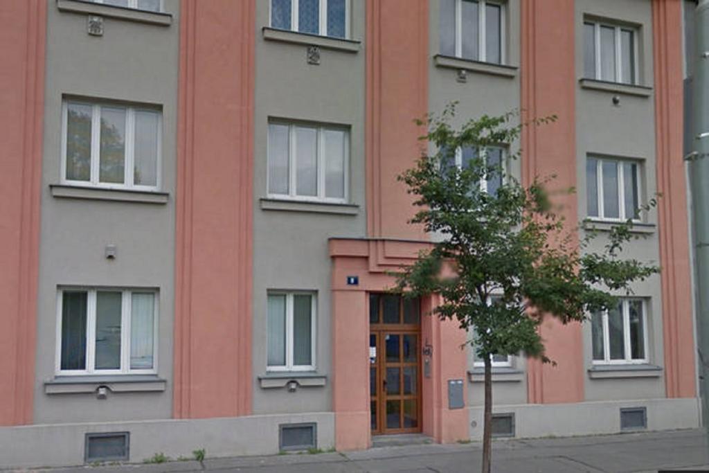 Apartment Argentinska 8 Prague Exterior photo